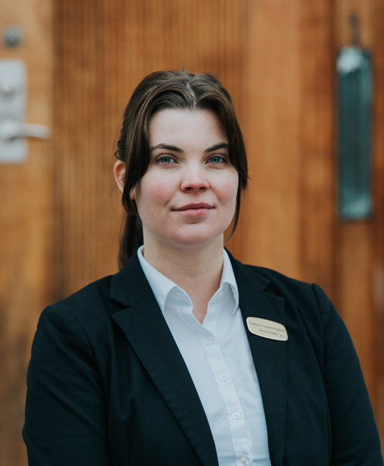 Axelssons Begravningsbyrå - Kontakta oss - Vi har jour dygnet runt! - Fannie Engfalk